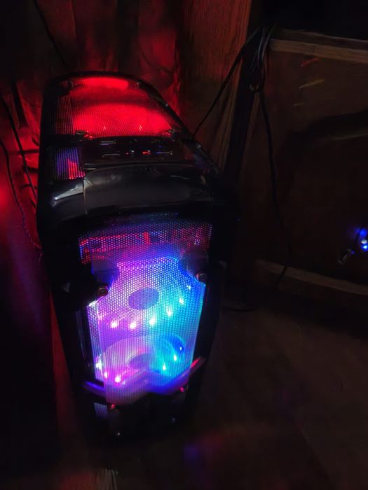 Vând pc ddr4 i3 8100 rgb