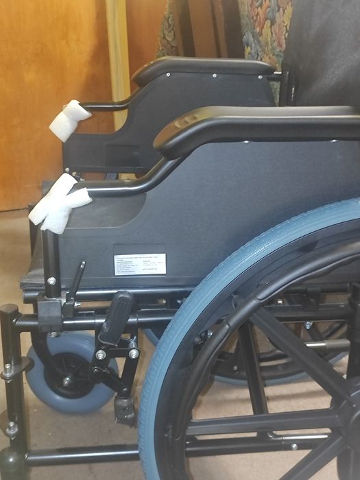 Scaun cu rotile persoane cu dizabilități nou