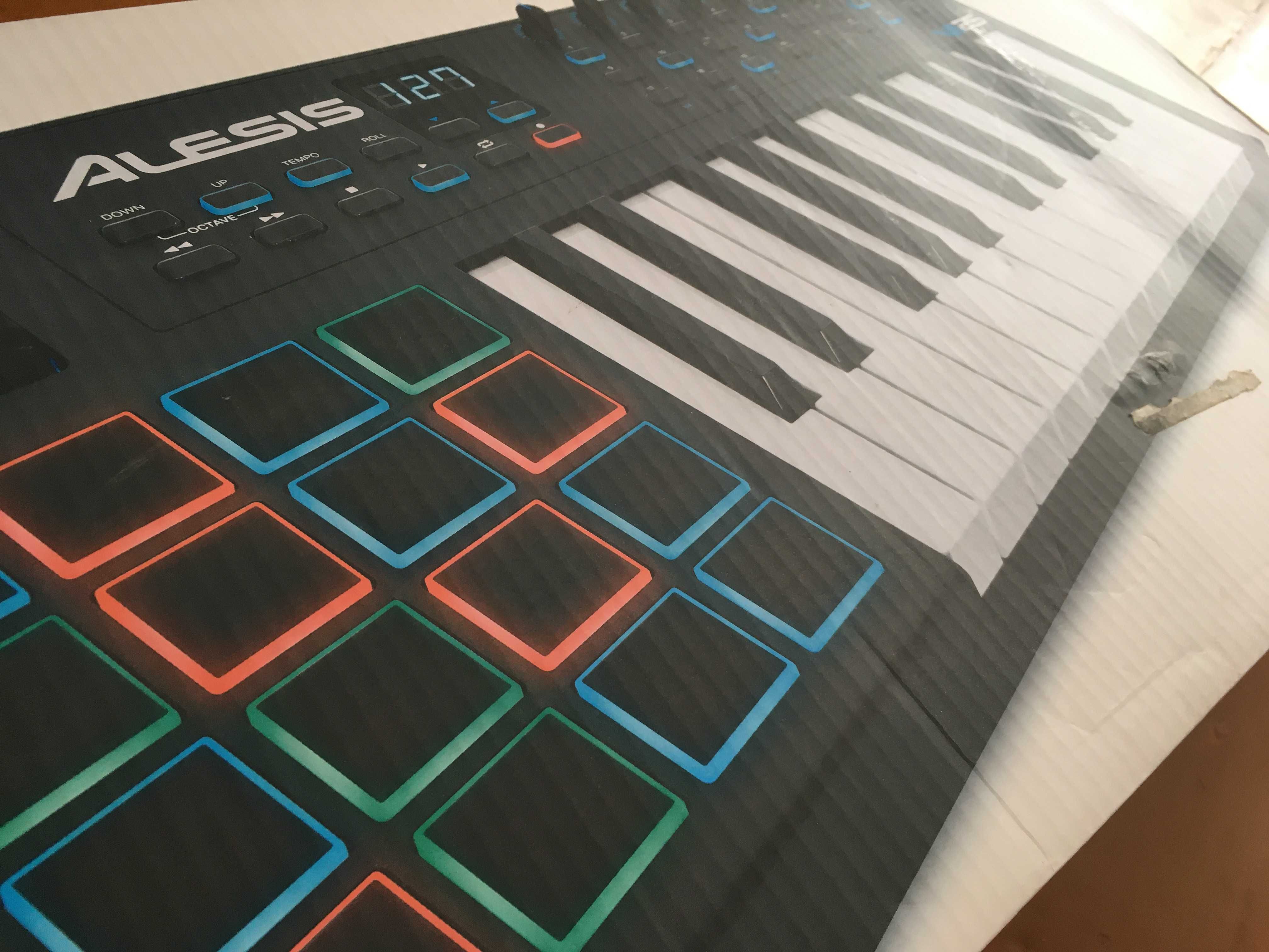 MIDI-клавиатура Alesis vi25
