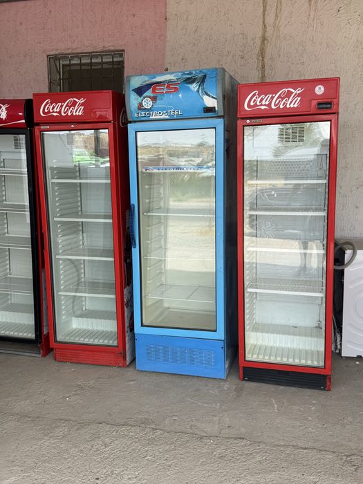 Продаю витринные холодильни