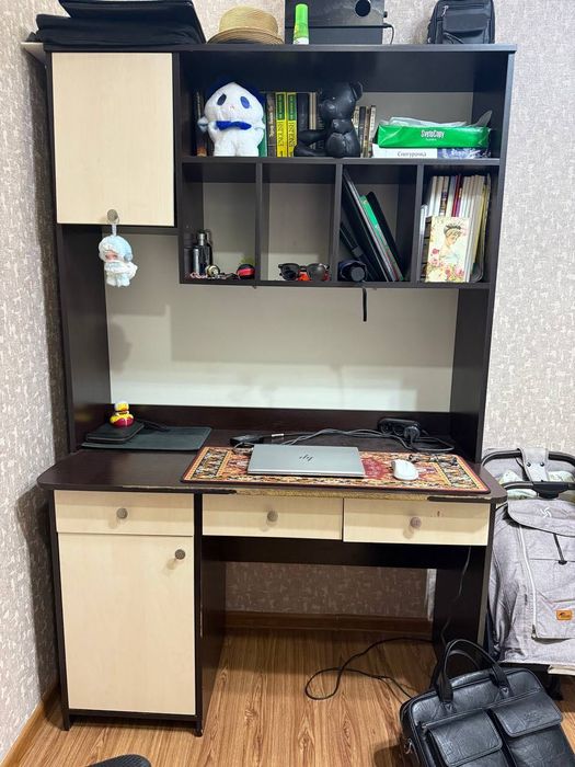 Мебель отдадим в дар. Кому нужно забирайте.