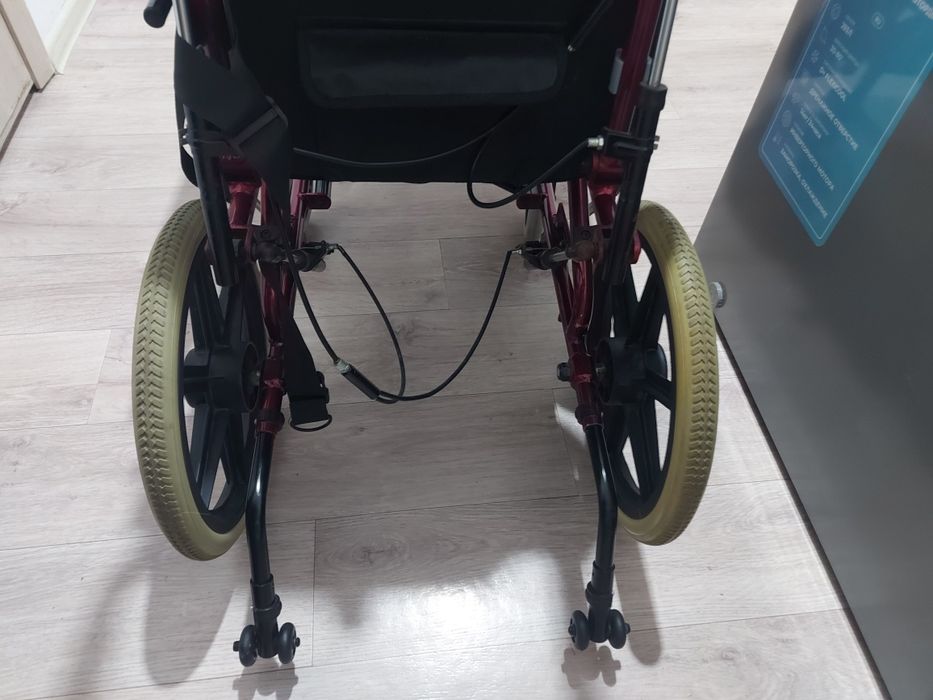 Продам инвалидную коляску