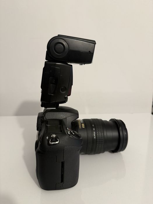 Set complet Fujifilm S5 Pro + Nikon 18-70mm + blitz SB-800 + accesorii