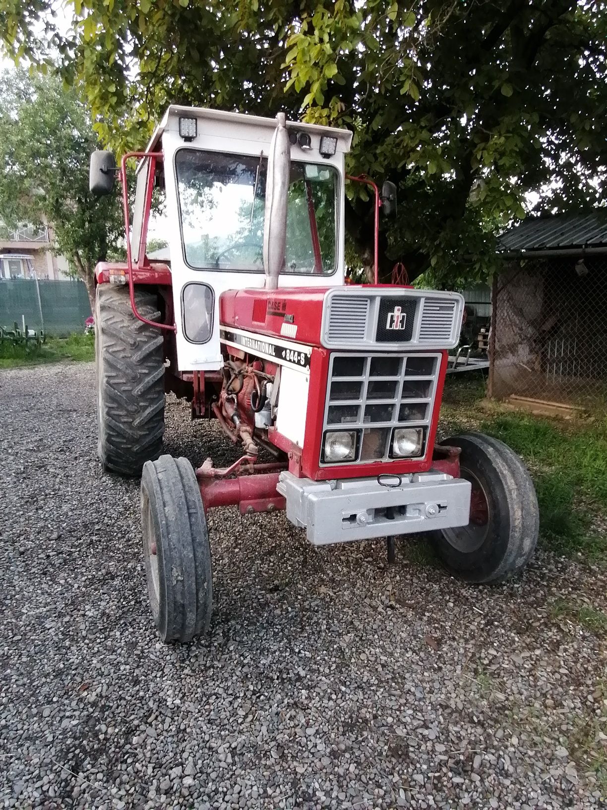 Tractor international 844 s