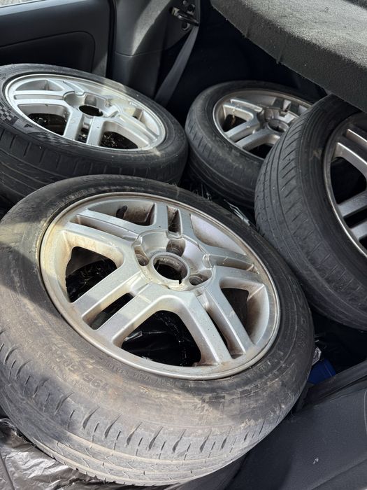 Jante pe 15 cauciucuri vara ford fiesta/195/50/15