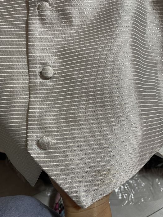 Официален костюм