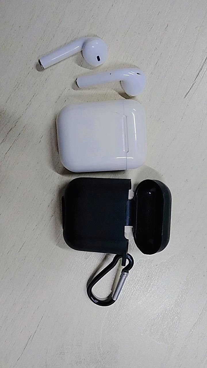 Airpods 2.2 Dubai