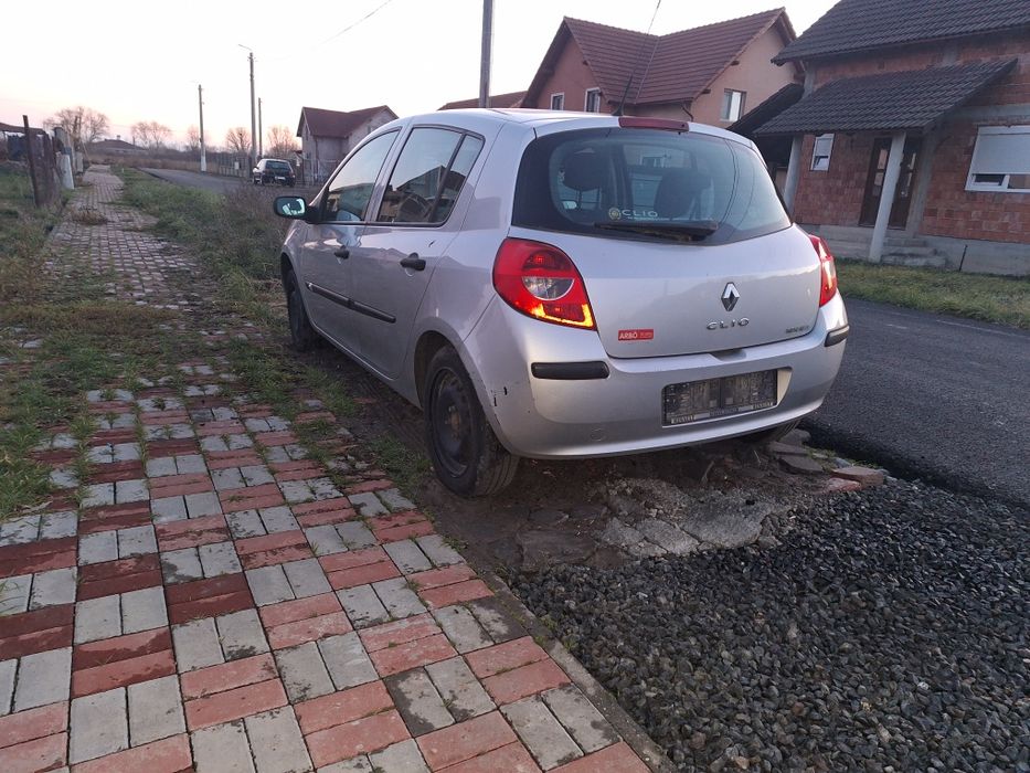 Dezmembrez renault clio 3 1.2 benzina