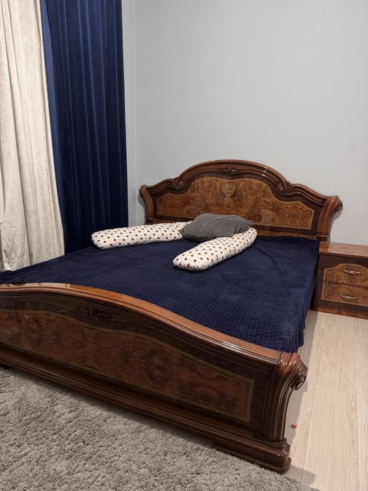 Продаю спальный гарнитур