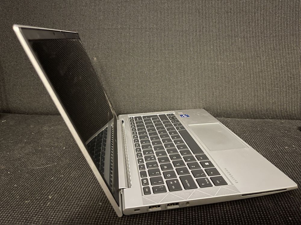 Laptop HP EliteBook 830 G8 schimb cu playstation 5