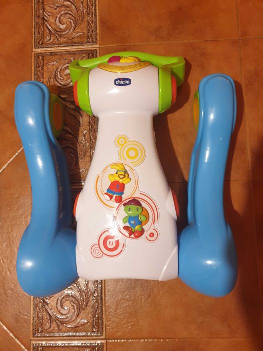 Музикална бебешка проходилка буталка Chicco с ергономично регулиране