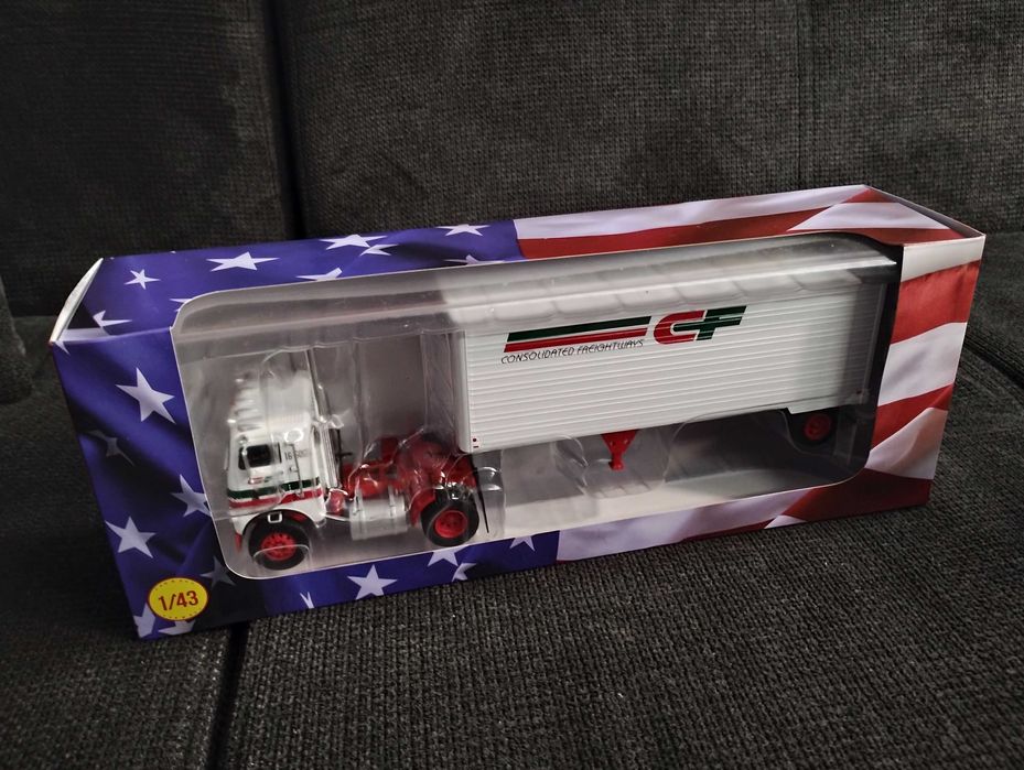 Америкнски камион Freightliner COE (1966) "C.E." , Полуремарке , 1:43