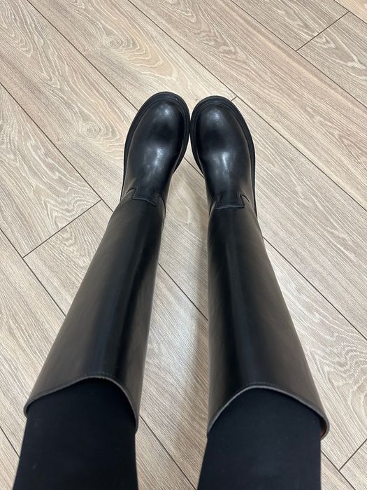 Продам новые трендовые демисезонные сапоги трубы из натуральной кожи