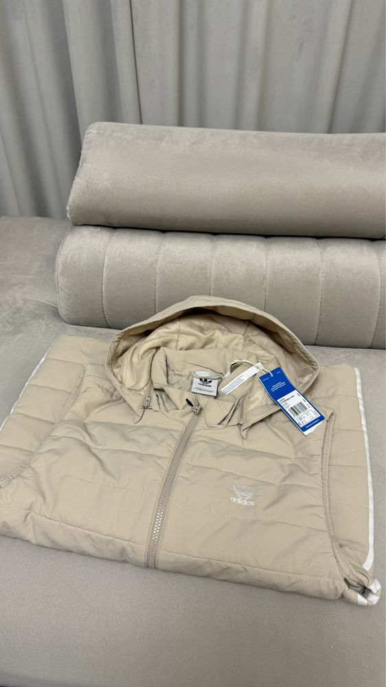 Vesta Adidas barbateasca noua cu eticheta
