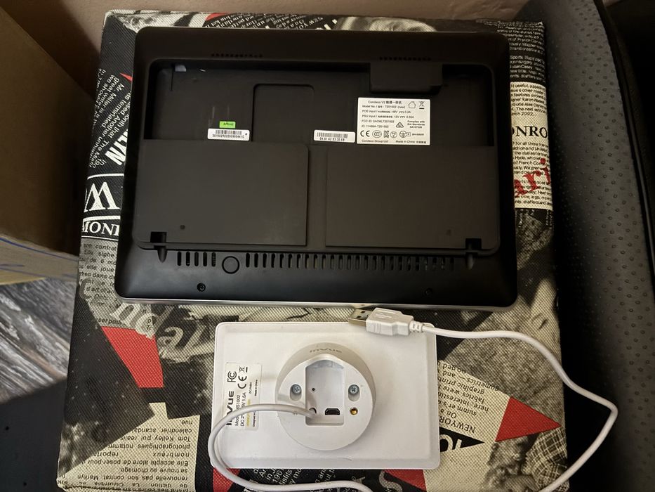 Display-uri Profesionale Condeco & InVue – Pentru Birouri și Retail