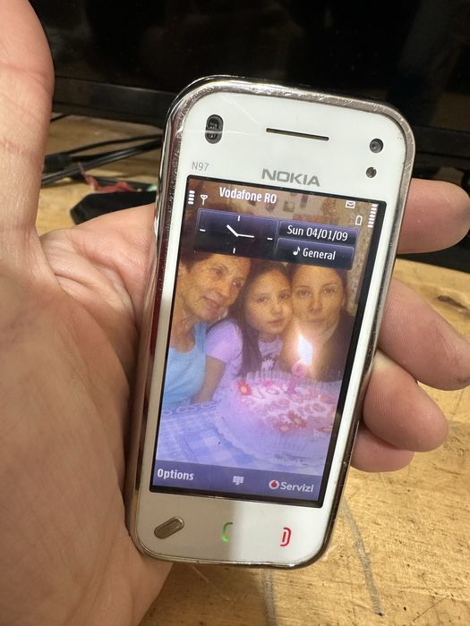 Nokia n97 lipseste capacul de la baterie