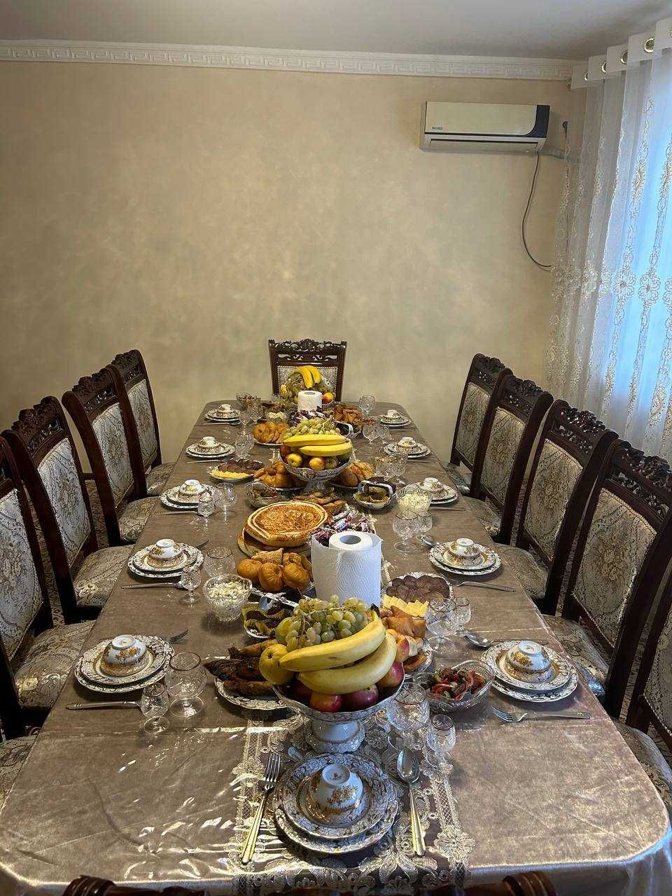 Стол и 15 стульев