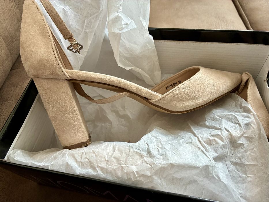 Дамски обувки с ток