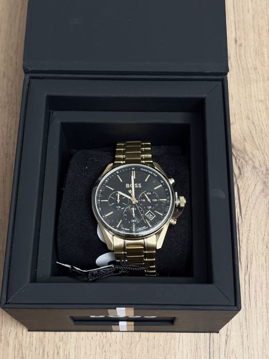 Boss часовник чисто нов