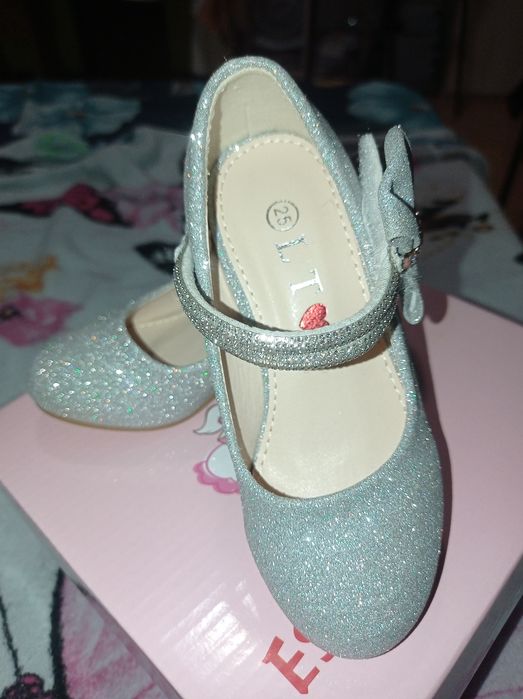 Pantofi Deosebiți, Fete, Mărimea 25,Noi.Pret-250 de Lei.