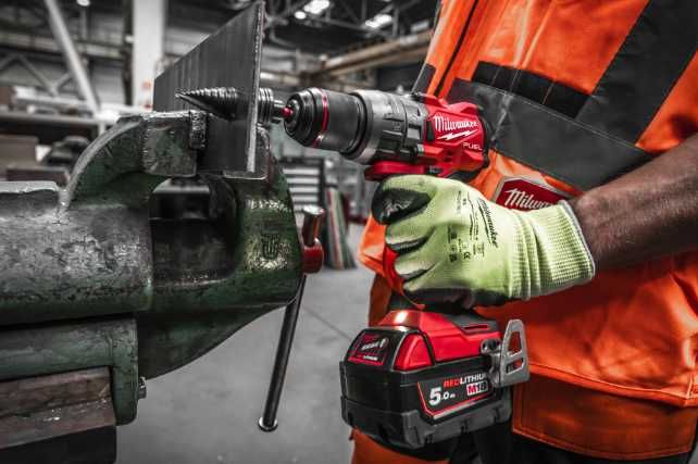 ПОД НАЕМ Акумулаторен винтоверт Milwaukee M18FPD3-0X/ гр. Казанлък
