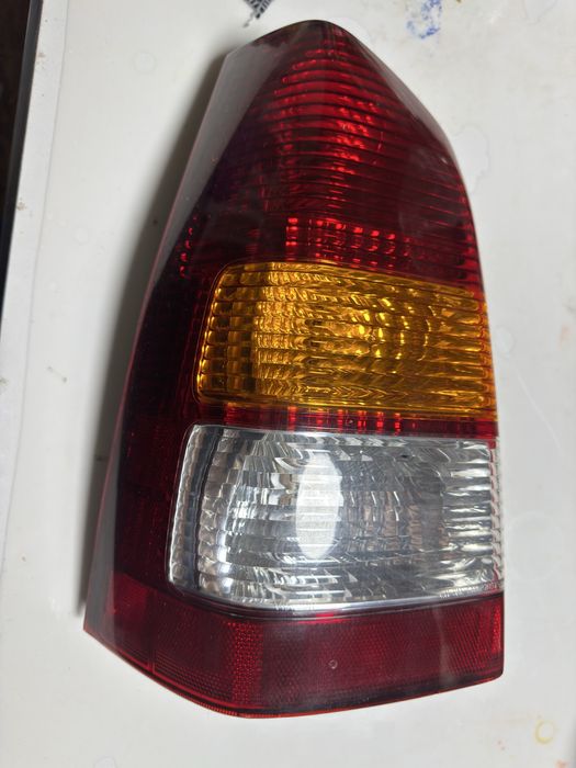 Задняя фара mazda tribute