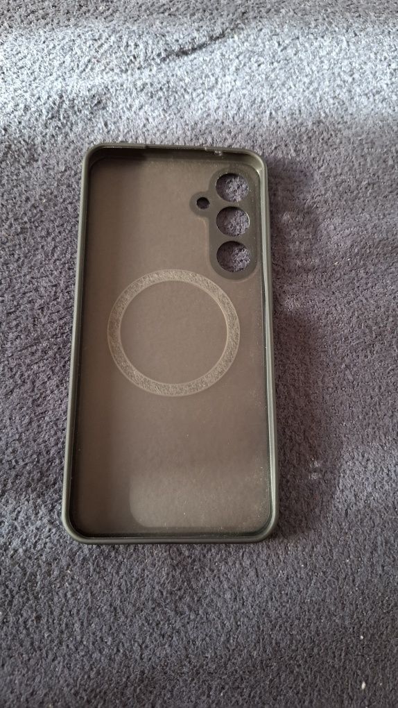 Подарявям чисто нов Кейс за Samsung-Galaxy A55 .Keysa е чисто нов.