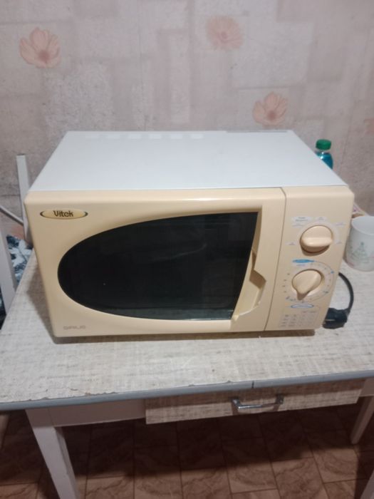 Продам микроволновку рабочая Vitek