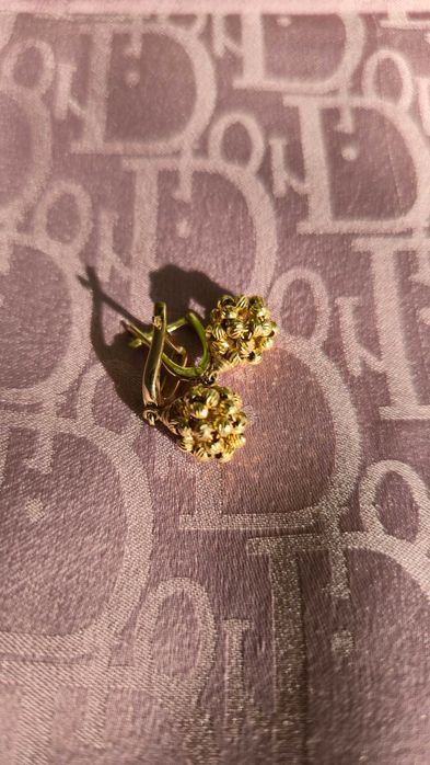 Продаются золотые серьги. 585 проба