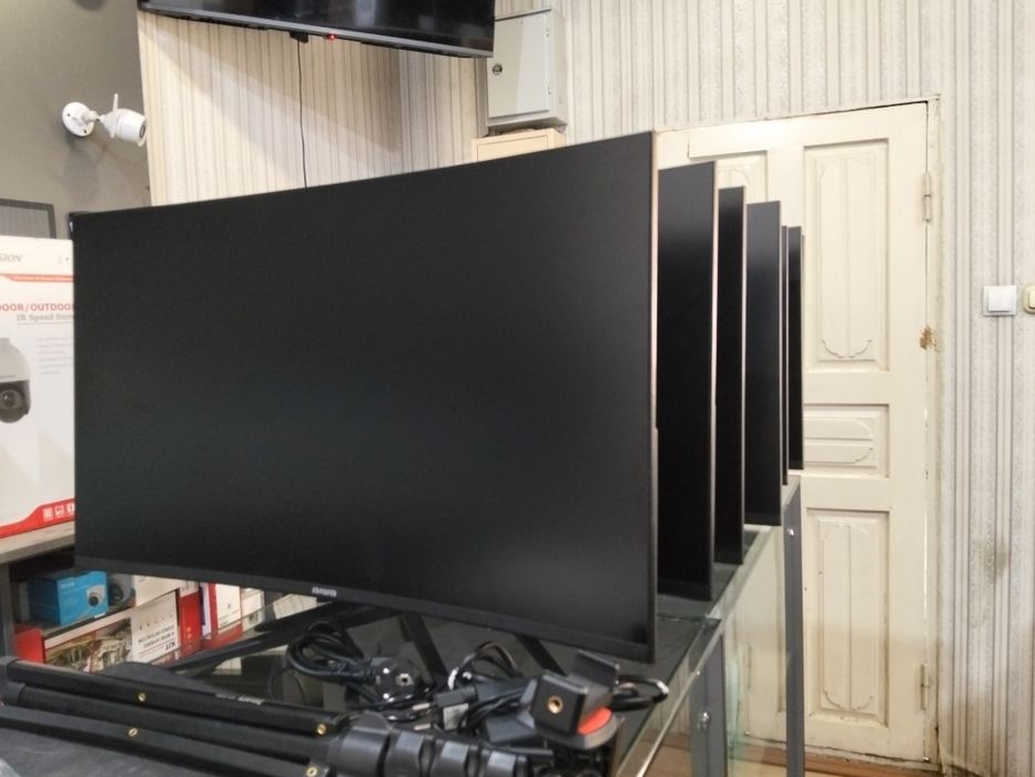 Aisha monitor 27 lik 165hz sotiladi yaxshi holatda