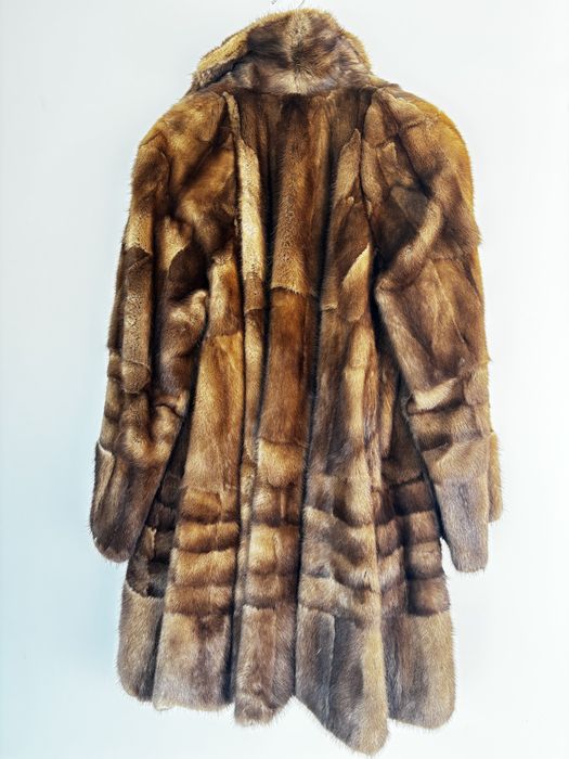 Haina din blana naturala