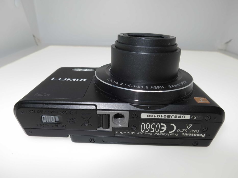 Panasonic Lumix SX10 уникален фотоапарат камера със селфи екран НОВ