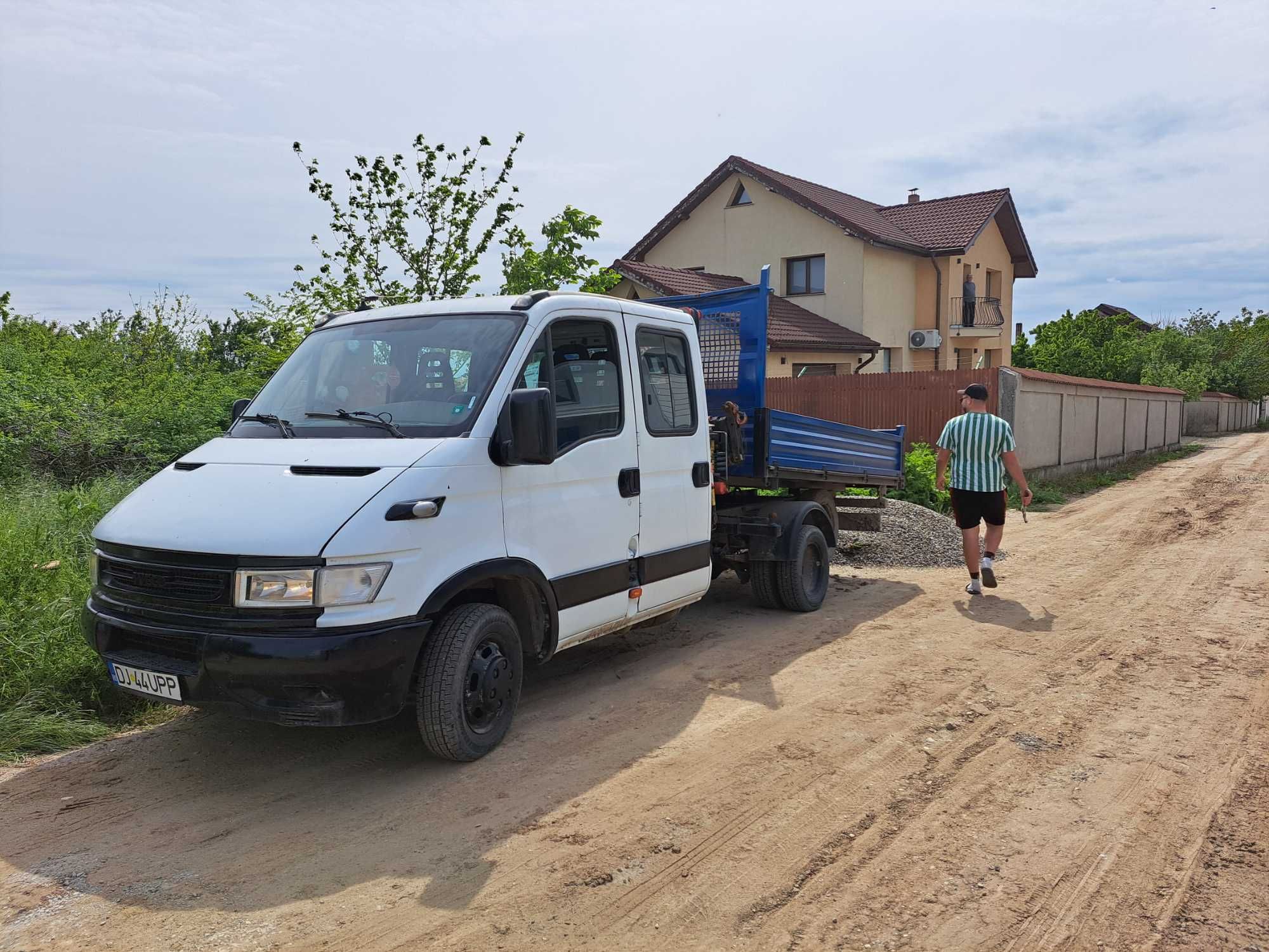 Autoutilitara iveco basculabila cu macara