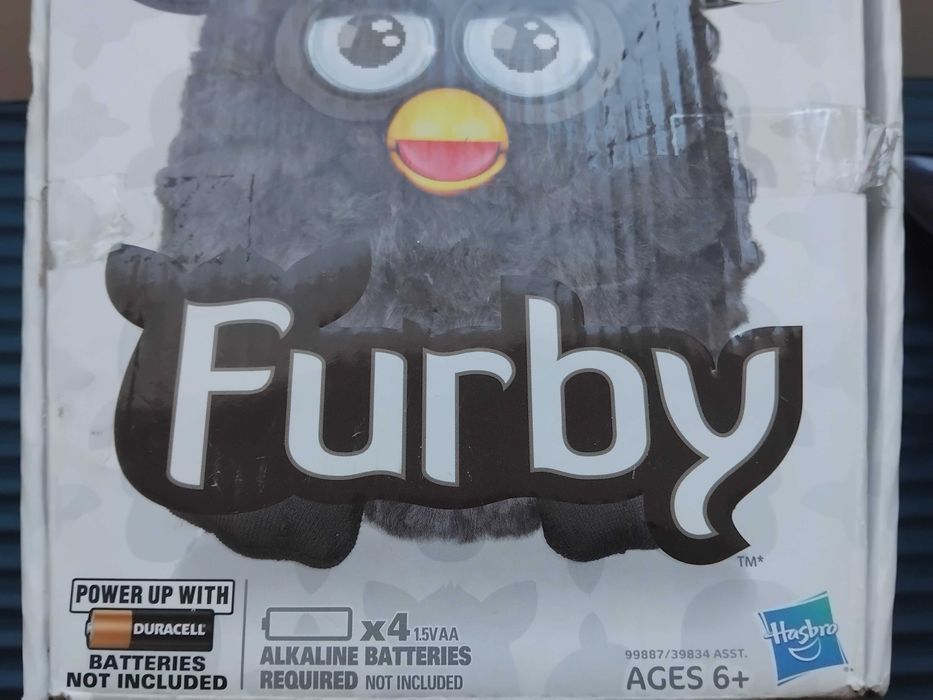 Furby - оригинална интерактивна играчка с кутия
