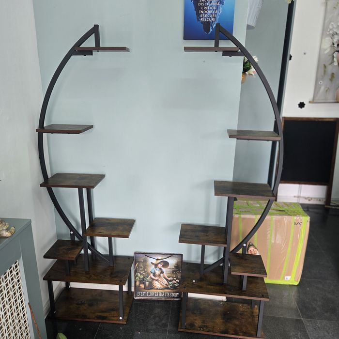 2 rafturi vintange.cel mare este prevazut cu lumina