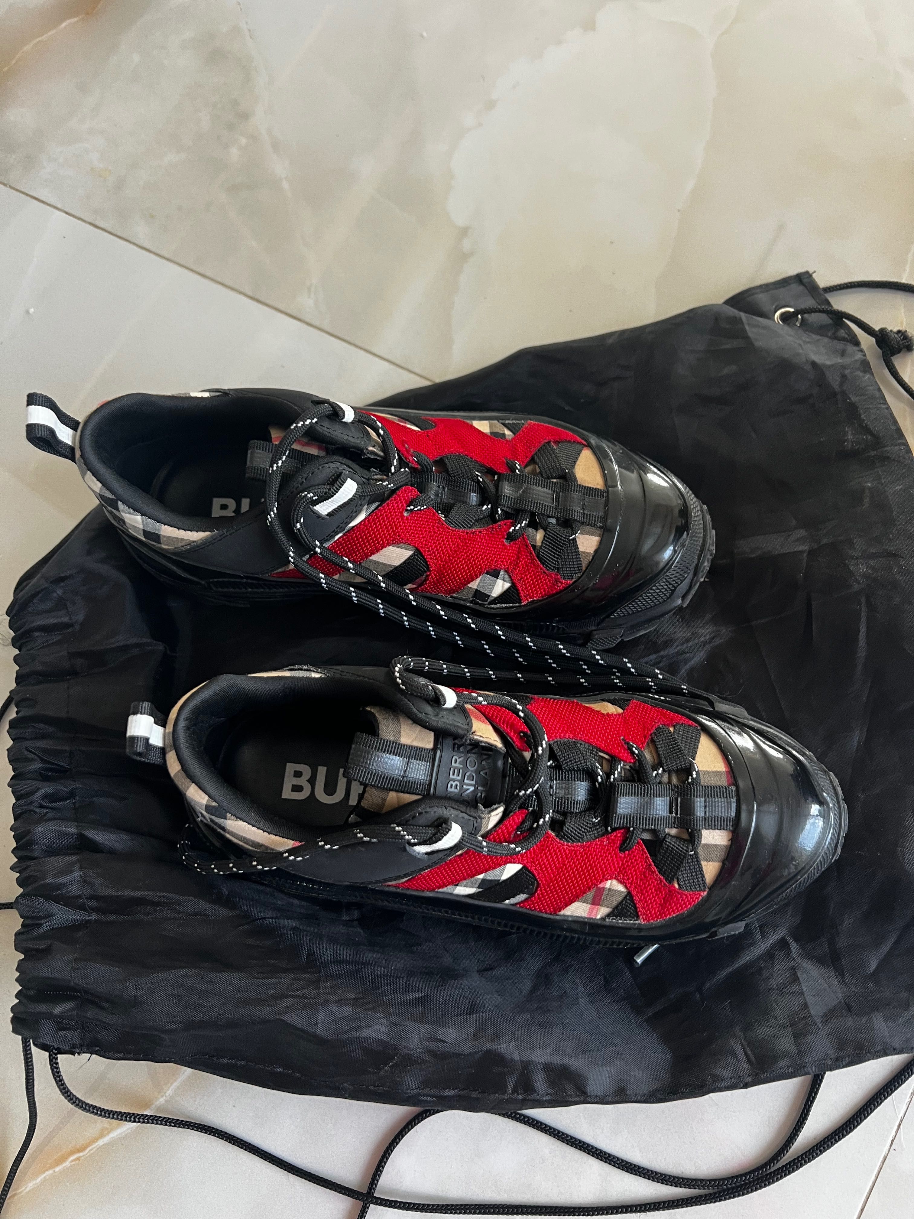 обувки Burberry/shoes