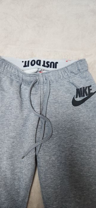 Долнище Nike размер XS