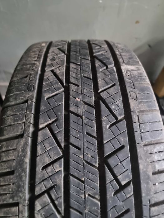 Продавам 4 броя всесезонни гуми Continental CrossContact 235/50/18