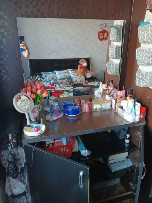 Трюмо сотилади ойнали