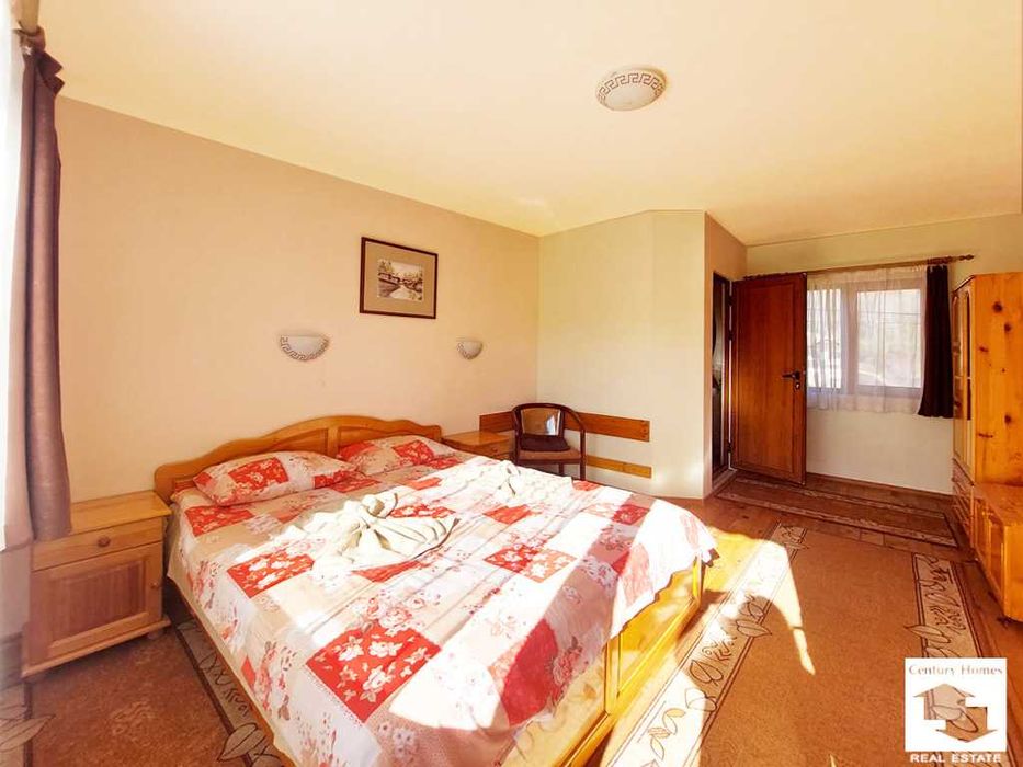 116249 Къща с 8 спални, механа и добре аранжиран двор в с. Емен