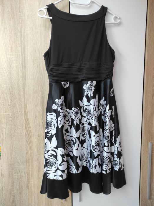 Рокля черна с бели цветя