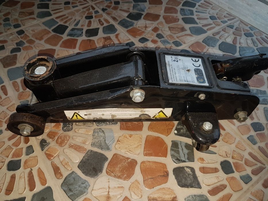 Vând  crik hidraulic