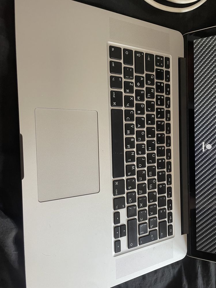 MacBook pro 15 16/256 intel i7 (2016)