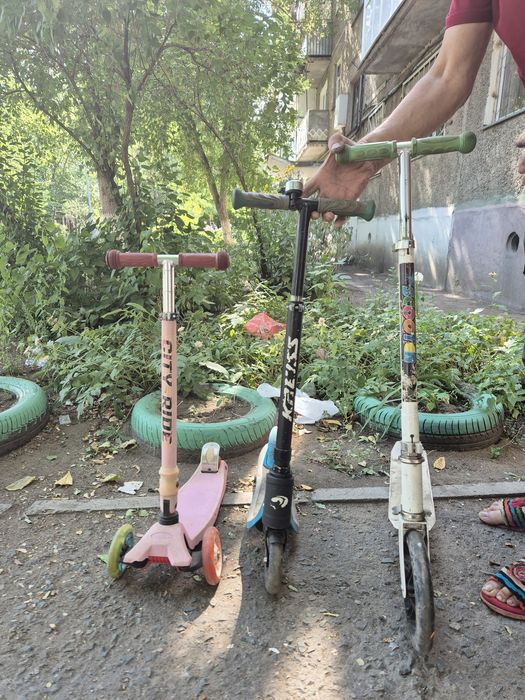 Продам самокаты. Большой за 3 тысячи, средние по 2000