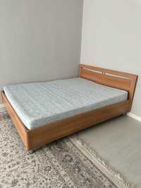 Кровать с матрацом