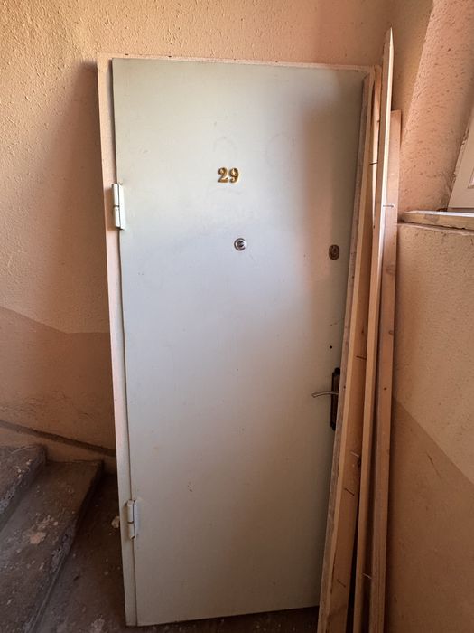 Входная дверь (металл,дерево)