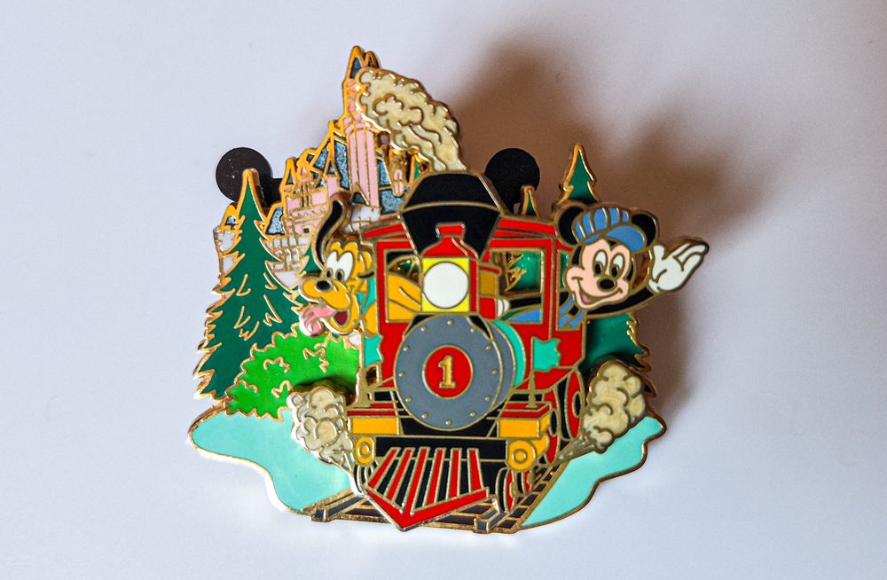 Insignă Disney Mickey's Odissey 2008, Mickey Mouse & Pluto, Disneyland