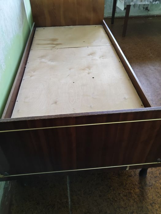 Кровать (полтора)  б\у с матрасом срочно