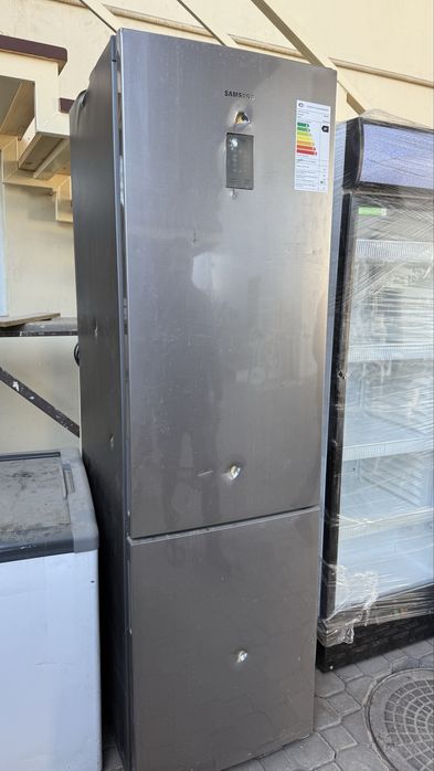 Холодильник Samsung