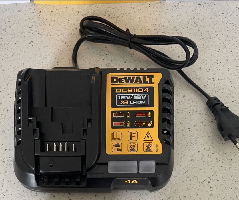 Dewalt incarcator DCB1104 nou